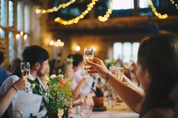Гостья на свадьбе: как выбрать наряд для торжества